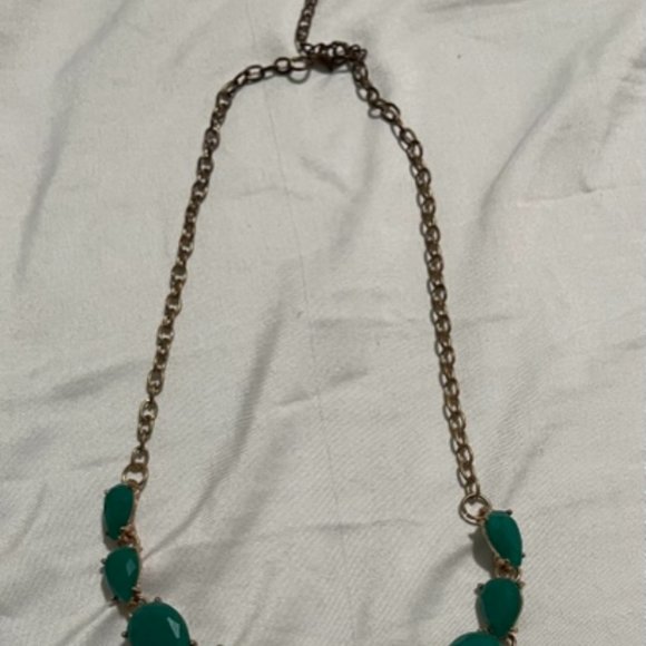 Green Statement Necklace - Picture 2 of 2